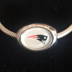 Avon NFL Patriots Charm With Chain